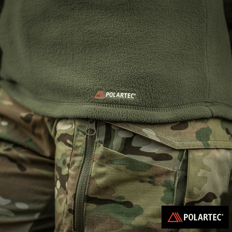 M-Tac Delta Polartec Fleecejakke Dame med Polartec-logo og camouflagebukser, fremstillet af Polartec® Micro Series-fleece.