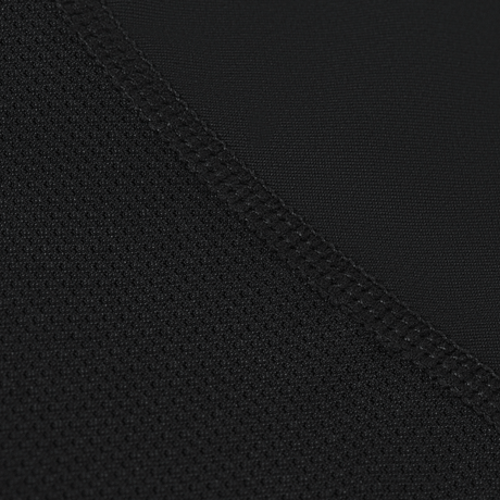 Nærbillede af stofdetaljer på M-Tac Thermal Rashguard T-Shirt med elastisk materiale for optimal komfort og termoregulering.