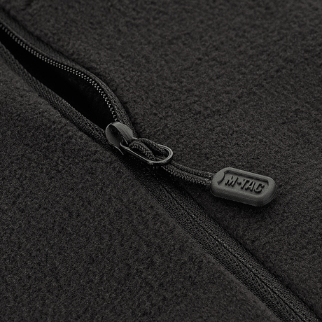 Nærbillede af lynlåsen på M-Tac Delta Polartec Raglan Jakke med holdbar Micro Series fleece fra Polartec®