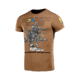 Brun M-Tac T-shirt UA Side med sci-fi print, 93% bomuld, 7% elastan, komfortabel pasform til hverdagsbrug