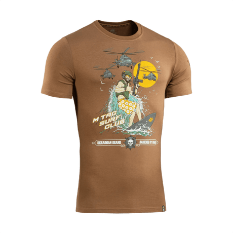 M-Tac T-Shirt Surf Club med design af specialstyrkesoldat på surfbræt, inspireret af kystoperationer og surfscener, coyote farve.