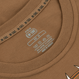 Nærbillede af M-Tac T-Shirt Odin etiket design, der viser størrelse og materialekomposition. Fremstillet af M-Tac.