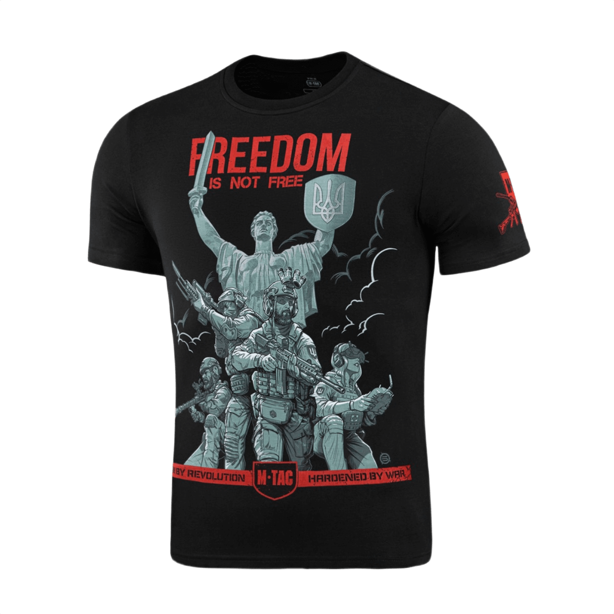 Sort M-Tac T-Shirt Freedom med militærpersonel og modersymbolik print, fremhæver ukrainsk mod og frihed. Fokus på styrke og beslutsomhed.