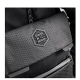 M-Tac Konvert Taske Elite i Cordura Hex 1000D med justerbar skulderrem og magnetventil for hurtig adgang.