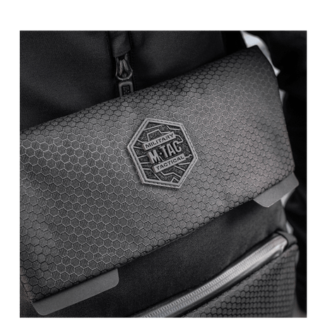 M-Tac Konvert Taske Elite i Cordura Hex 1000D med justerbar skulderrem og magnetventil for hurtig adgang.