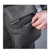 M-Tac Konvert Taske Elite i Cordura Hex 1000D, med justerbar skulderrem og magnetisk lukning, tæt på lynlåsdetalje.