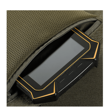 M-Tac Konvert Taske Elite med dybt rum til tablet. Tasken er lavet af holdbart Cordura-materiale og har en justerbar skulderrem.