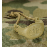 M-Tac Konvert Taske Elite med holdbare materialer, detaljeret visning af snørelukning og camouflage-stof i Cordura.