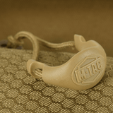 Nærbillede af M-Tac Konvert Taske Elite med magnetventil-lukkemekanisme og robust Cordura-materiale.