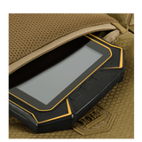M-Tac Konvert Taske Elite med tablet-design og holdbar Cordura-fremstilling, viser tæt på lomme åbnet til hurtig adgang.