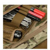 Nærbillede af M-Tac Konvert Taske Elite med værktøjer i netlomme.