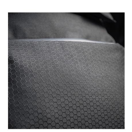 Nærbillede af M-Tac Konvert Taske Elite med Cordura Hex 1000D materiale, der viser tekstur og mønster. Slidstærkt og komfortabelt design.