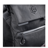 M-Tac Konvert Taske Elite lavet af holdbare materialer med magnetlukning for nem adgang.