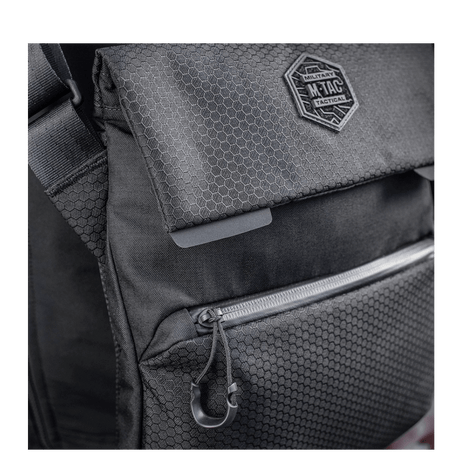 M-Tac Konvert Taske Elite lavet af holdbare materialer med magnetlukning for nem adgang.