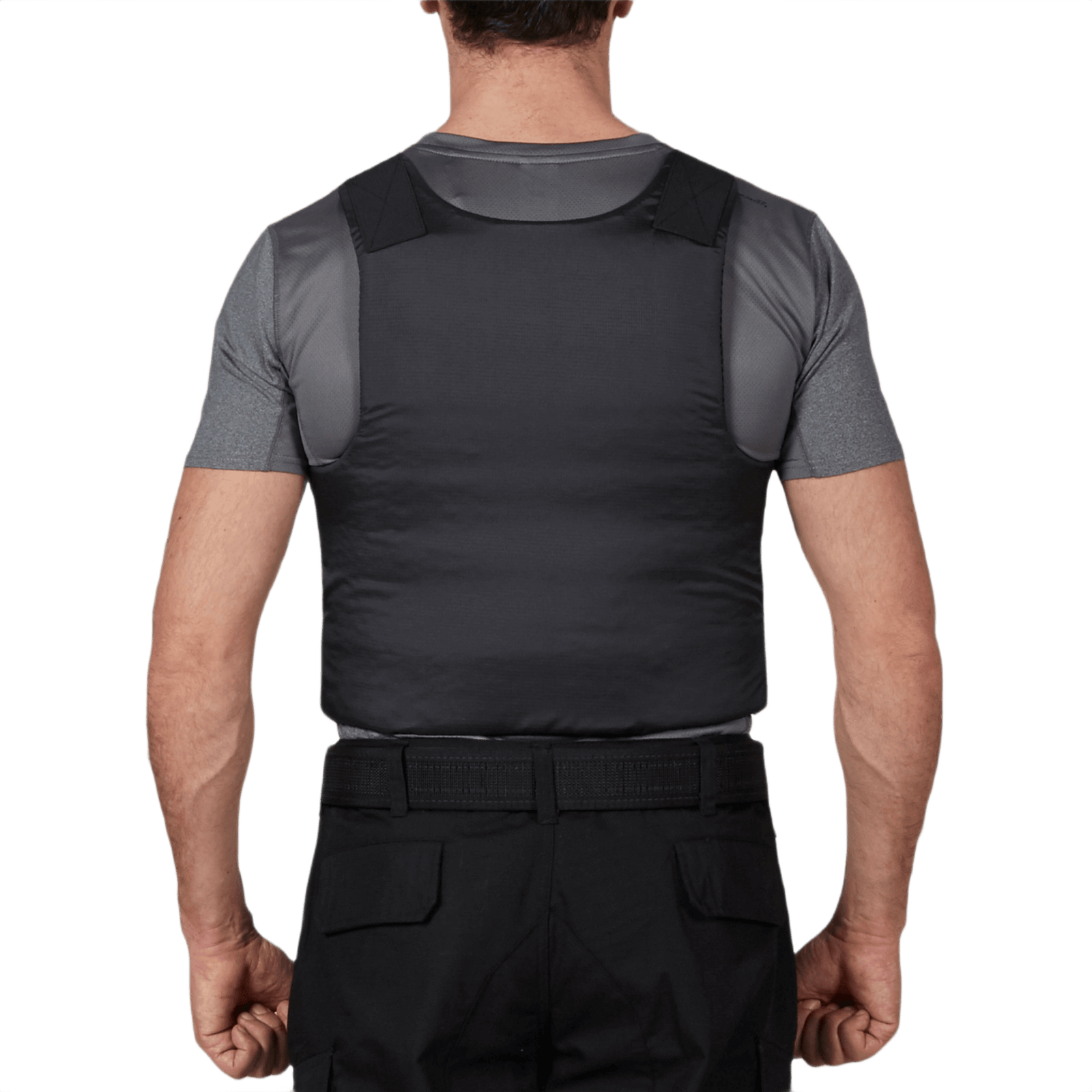 Anorak Titanium® Concealable II Stik & Skudsikker Vest set bagfra, niveau IIIA beskyttelse skjult under tøj.