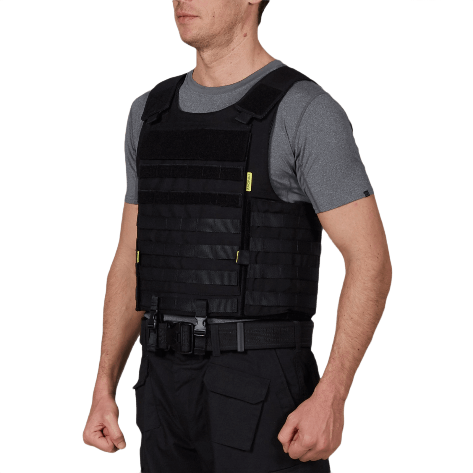 Anorak Niobium® Tactical I Stik & Skudsikker Vest båret af en person, der fremviser robustt design og beskyttelse mod våben.