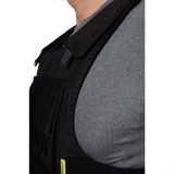 Nærbillede af Anorak Duty III-M Cover med ergonomisk design til politibetjente, inklusive PALS-webbing til MOLLE-udstyrslommer.