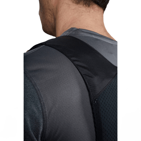 Anorak Rhodium® Concealable I Stik & Skudsikker Vest bæres diskret under tøj, tilbyder niveau IIIA beskyttelse mod skarpe genstande.