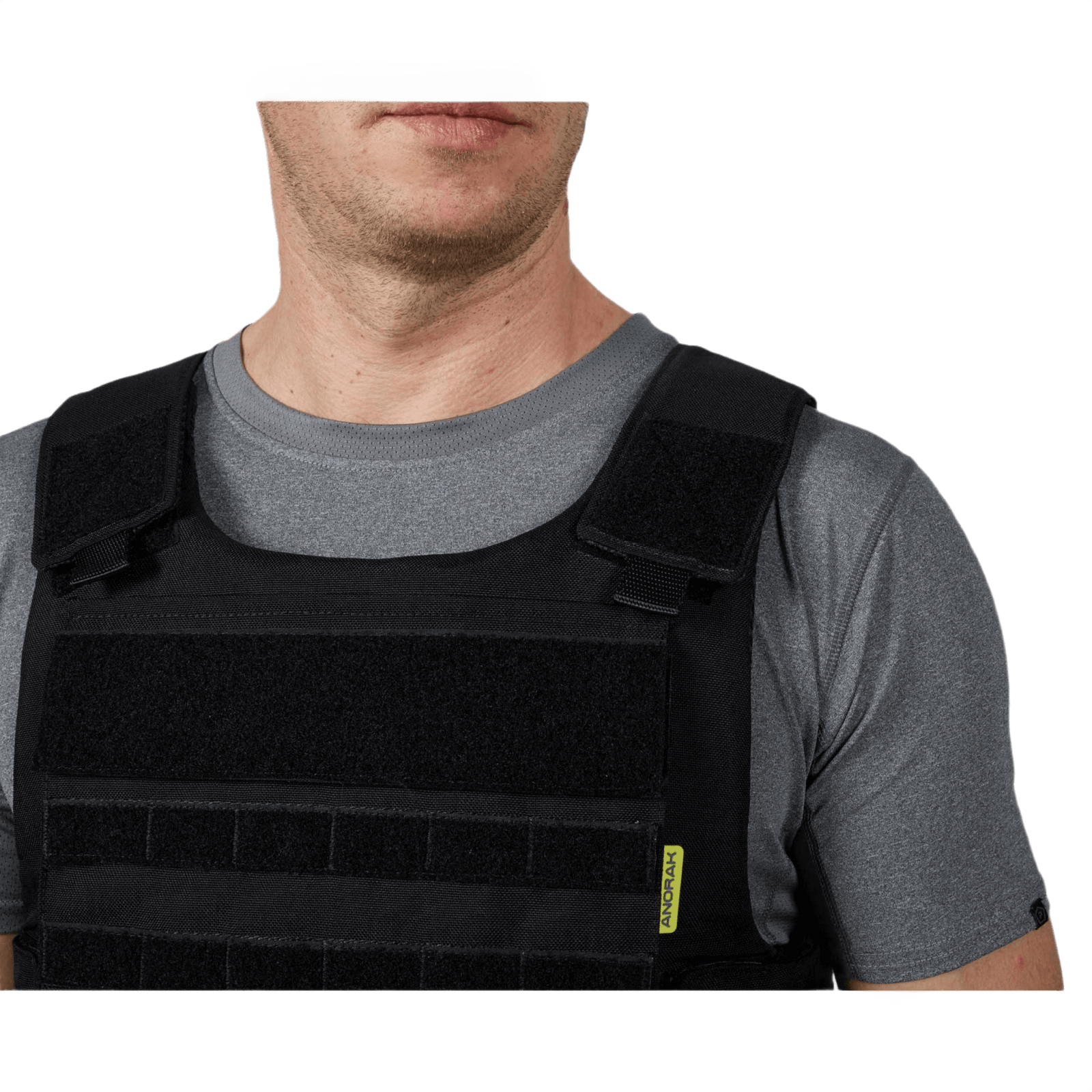 Mand iført Anorak Chromium® Tactical I Skudsikker Vest med ergonomisk IIIA-beskyttelse og antibakterielle egenskaber.