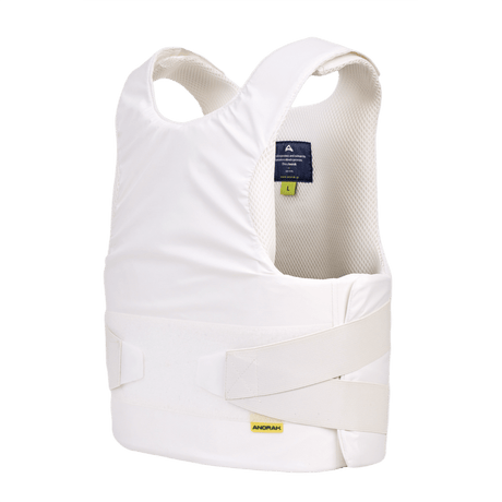 Anorak Niobium® Concealable III Stik & Skudsikker Vest i hvidt rip-stop stof, designet til beskyttelse og diskretion under tøj.