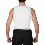 En person, der bærer Anorak Rhodium® Undershirt I for maksimal IIIA-beskyttelse og høj skjulbarhed.