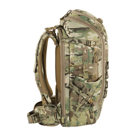 M-Tac Rygsæk Gen. III Elite – Small i Cordura 500D og 1000D med MOLLE LASER CUT-system og ergonomisk design på en grøn baggrund.