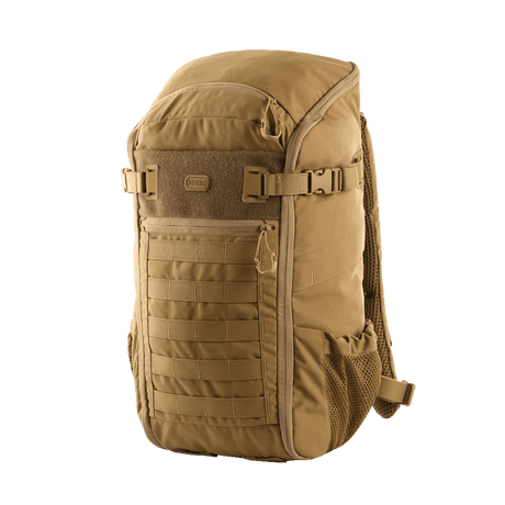 M-Tac Rygsæk Gen. II Elite – Small i tan farve med MOLLE-paneler og meshlommer, ideel til praktisk og sikker opbevaring.