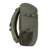 M-Tac Rygsæk Gen. II Elite – Small i sideprofil med mesh-lommer og MOLLE-paneler, praktisk åbning som en kuffert.
