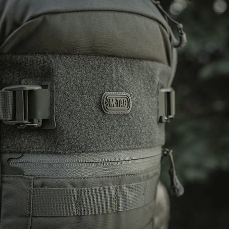 M-Tac Rygsæk Gen. II Elite – Small med MOLLE-paneler og robuste stropper for sikker opbevaring og transport.