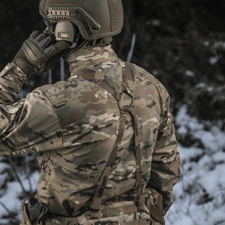 M-Tac Skulderstropper til taktisk bælte Elite monteret på uniformeret person i sneklædt miljø