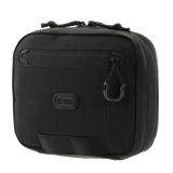 Sort M-Tac organizer pouch Elite til førstehjælpsudstyr og EDC-sæt, kompatibel med M.O.L.L.E.-systemet. Tasken har en holdbar lynlås.