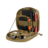 M-Tac organizer pouch Elite i sandfarve med plads til førstehjælpsudstyr, EDC-udstyr og nødudstyr, fastgjort med M.O.L.L.E.-systemet.