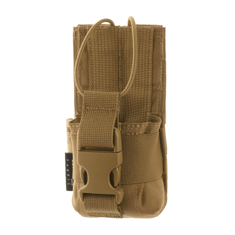M-Tac Radio Pouch Motorola 4400/4800 monteret med MOLLE-system til nem adgang til radiofunktioner.