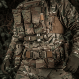 Camouflageudstyr med M-Tac Elastisk Tourniquet Holder Gen. III til soldater i felten.