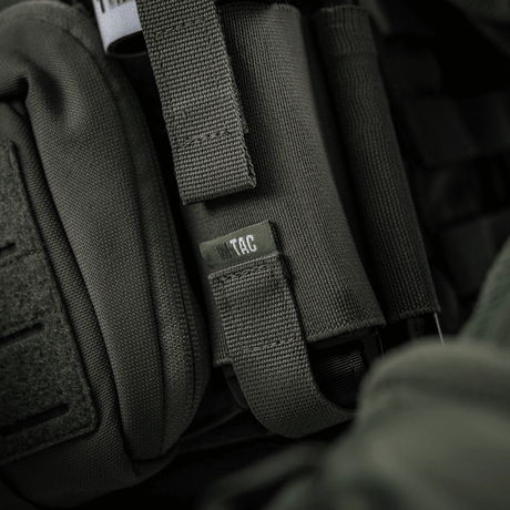 M-Tac Elastisk Tourniquet Holder Gen. III i slidstærkt Cordura 500D med bred elastik og Texcel-webbing for sikker pasform.