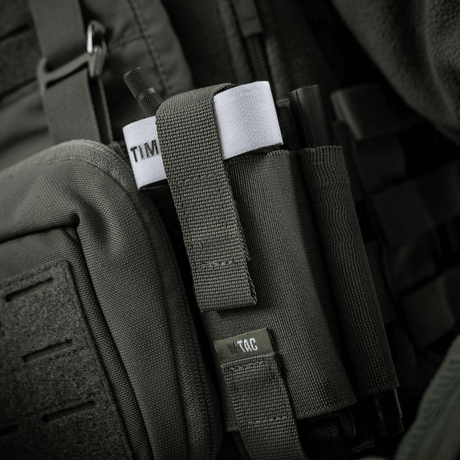M-Tac Elastisk Tourniquet Holder Gen. III i holdbart Cordura 500D materiale monteret på taktisk vest.