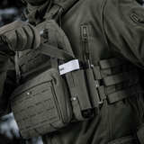 Soldat iført M-Tac Elastisk Tourniquet Holder Gen. III med C-A-T tourniquet i Cordura 500D materiale.