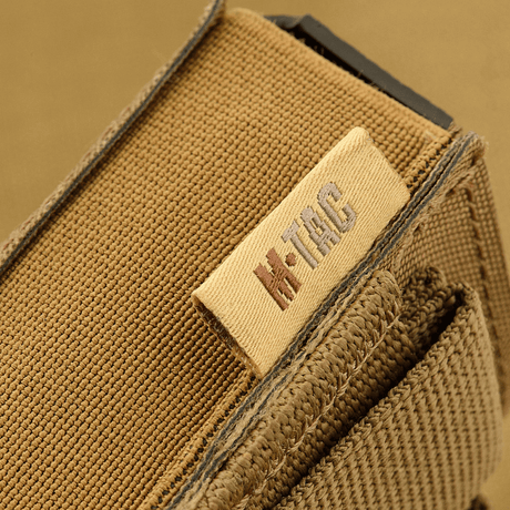 M-Tac Magasinlomme med Elastik (10 cm) Laser Cut i nærbillede, viser den robuste og fleksible design til AR-15 magasiner.