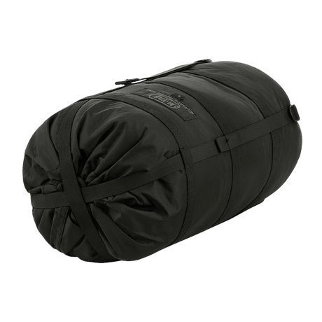 Sort M-Tac Kompressionspose i slidstærkt nylon med kompressionsstropper til opbevaring og transport, ideel til fugtbeskyttelse.