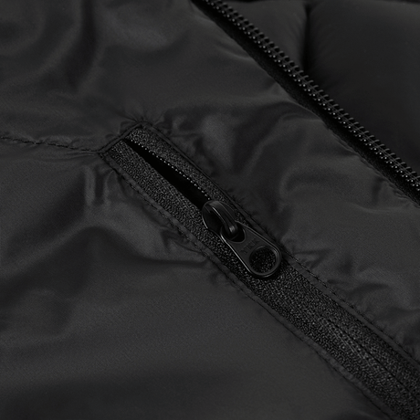 Nærbillede af lynlåsdetalje på M-Tac Space Armor Jakke Gen.II, der demonstrerer holdbart og åndbart design i praktisk funktionalitet.