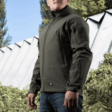 M-Tac Soft Shell Jakke til udendørs brug, letvægts og vindafvisende med fleece indre for isolering, ideel til dårligt vejr.