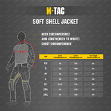 M-Tac Soft Shell Jakke størrelsesguide med målinger for hals, bryst og ærmer i centimeter for forskellige størrelser.