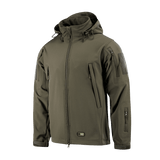 M-Tac Soft Shell Jakke i olivenfarve, designet med polyuretan-membran og tynd fleece til vejrbeskyttelse og isolering.