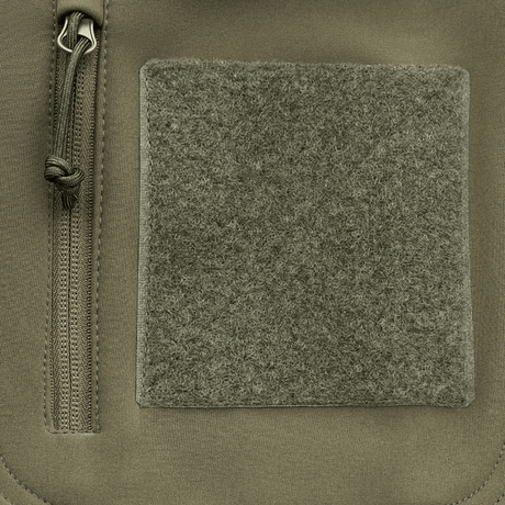 Detalje af M-Tac Soft Shell Police Jakke med identifikationspanel og lynlås.