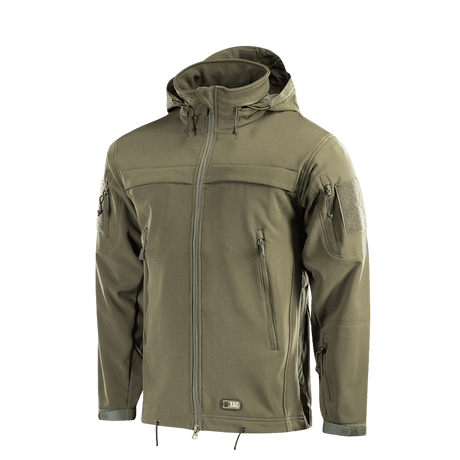 M-Tac Soft Shell Police Jakke i olivengrøn farve, designet med justerbar hætte og identifikationspaneler til politibrug
