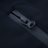 Nærbillede af lynlås på M-Tac Bukser Soft Shell Vinter, der viser robusthed og detaljer i designet.