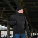 M-Tac Soft Shell Jakke med Liner på mand i urban miljø