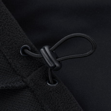 Detalje af M-Tac Soft Shell Jakke med Liner, viser justerbar snøre og sort fleece indvendigt.