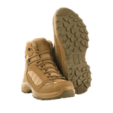 M-Tac Taktiske Sæsonstøvler i ruskind og Cordura®-stof, velegnede til outdoor-brug og krævende terræn, set fra siden og nedenfra.