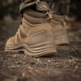 M-Tac Taktiske Sommerstøvler Iva i naturmiljø, designet til maksimal komfort og ventilation under varme forhold.